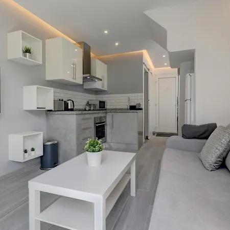 Modern House Only A 3 Minute Walk To The Beach.