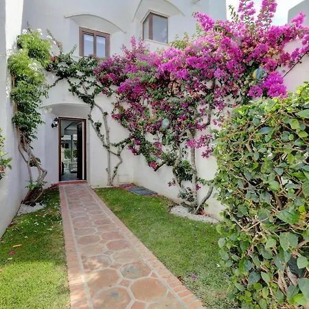 Modern House Only A 3 Minute Walk To The Beach. Estepona