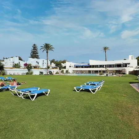 Modern House Only A 3 Minute Walk To The Beach.
