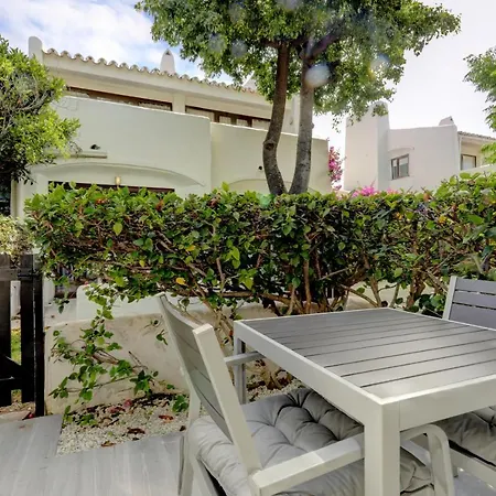 Modern House Only A 3 Minute Walk To The Beach.